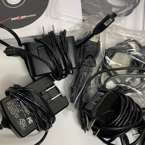 Bundle Verizon Cell Phone Chargers Earphones Car Chargers Motorola AC Adapters - Picture 4 of 11